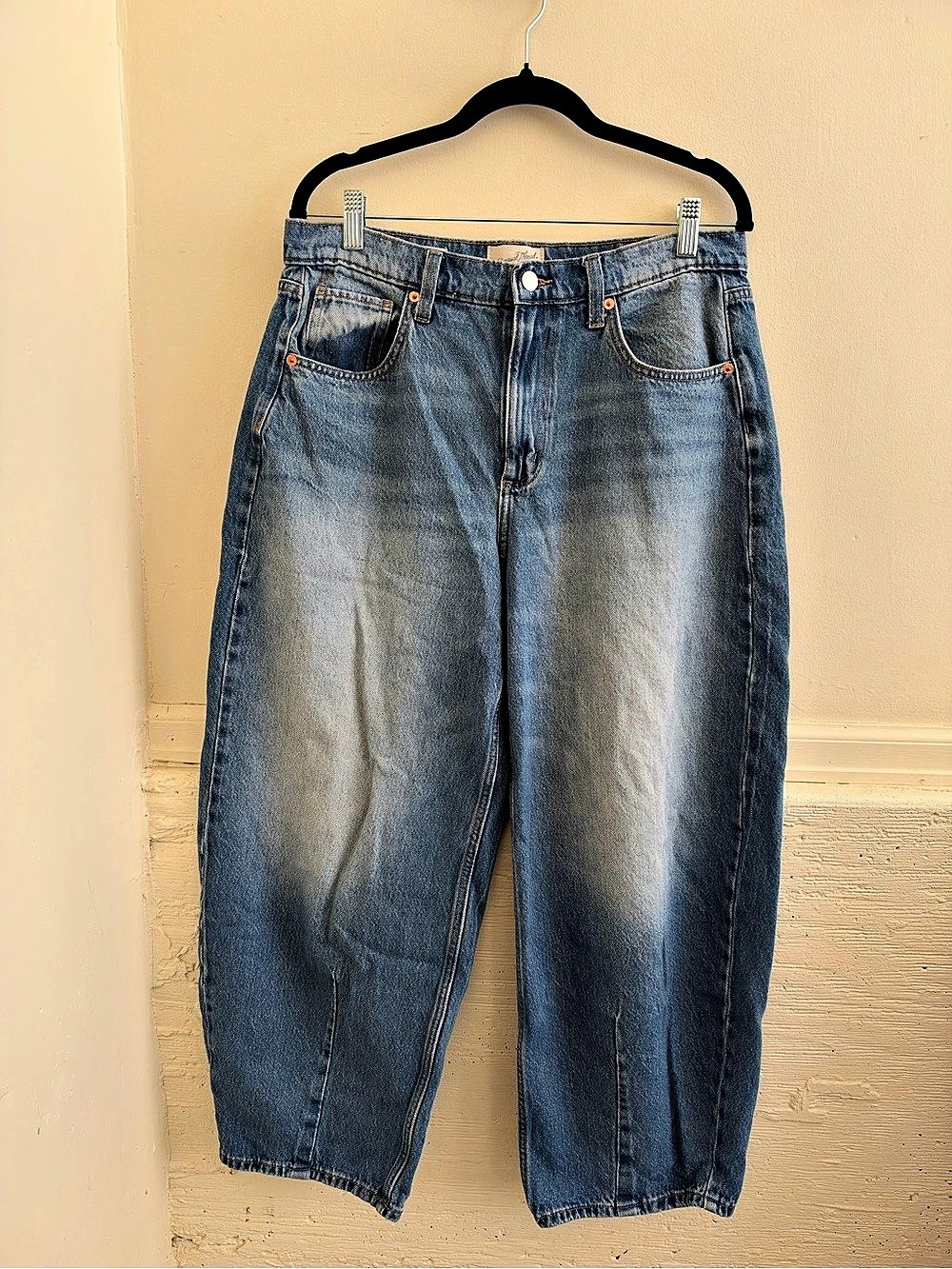 Universal Threads High Rise Barrel Jeans